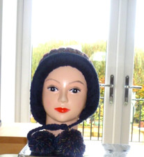LADIES ONE SIZE NAVY BLUE MIX CHUNKY KNIT WOOL MIX POM POM HAT WITH POM POM TIES