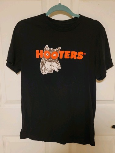 Hooters shirt mens medium - hooters,