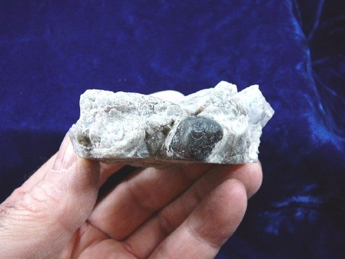 Black obsidian - (r685-21),