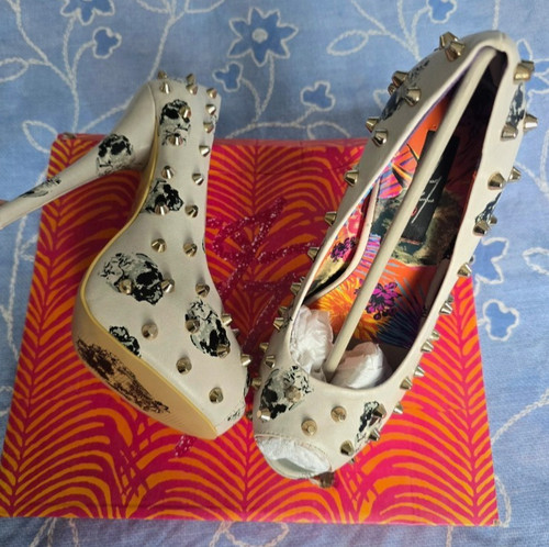 Iron fist size skull studded - 4,