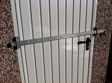 Garden shed horse stable - /,