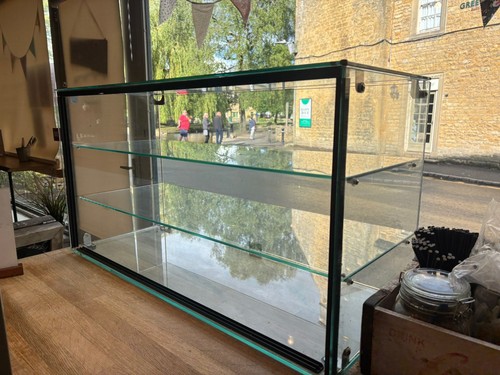 Lincat glass display - display, 3