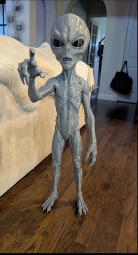 3ft tall printed alien - 3d,