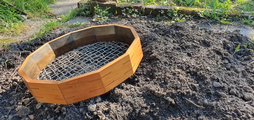 Garden riddle soil grader - garden, riddle,