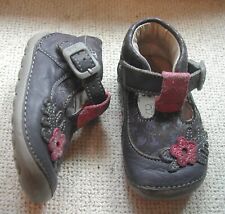 Girls Grey leather T bar +buckle cruiser shoes Pink flower trim UK 2.5 F EU 18M 