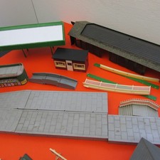 Vintage OO Gauge Airfix Station Platform, Buildings, Accessories Made & Painted