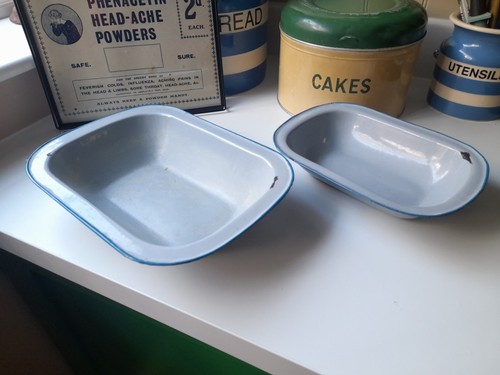 Vintage enamel pie dish - 2,