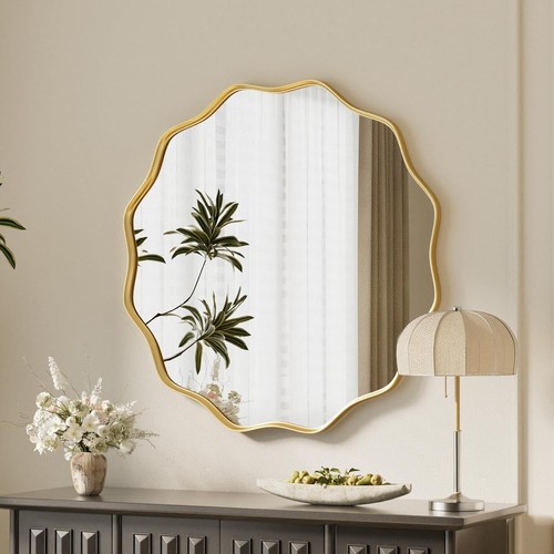 Gold scalloped circle - gold,