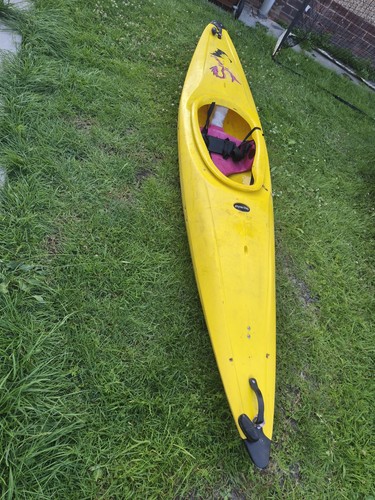 Pyranha stunt bat kayak and - bat,
