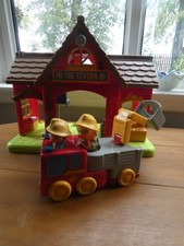 ELC Happyland Large Fire Station With Noises With Fire Engine With 2 Toy Figures