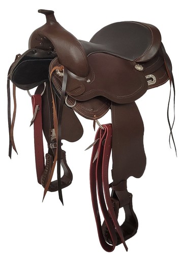 Treeless western saddle