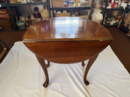 Queen anne style oval shaped - anne,