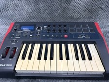NOVATION IMPULSE 25 USB MIDI CONTROLLER KEYBOARD