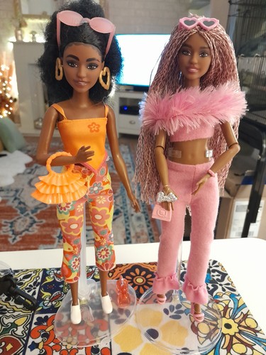 Pretty barbies with - x,