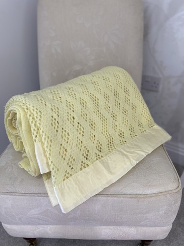 Vintage 1970s yellow - yellow, courtelle