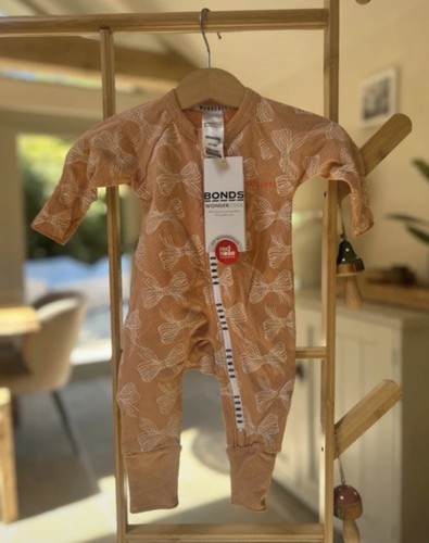 Bnwt bonds wondercool bows - bonds,