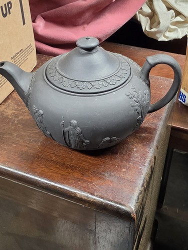Wedgwood black basalt teapot - black,
