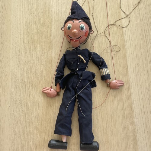 Vintage pelham policeman pc11 - pelham,