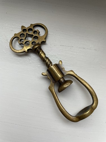 English brass thumb screw - english,