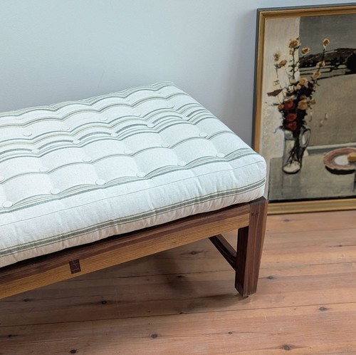Large buttoned ottoman - buttoned,