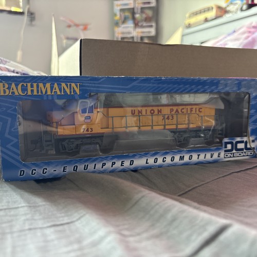 Scale union pacific diesel - scale,