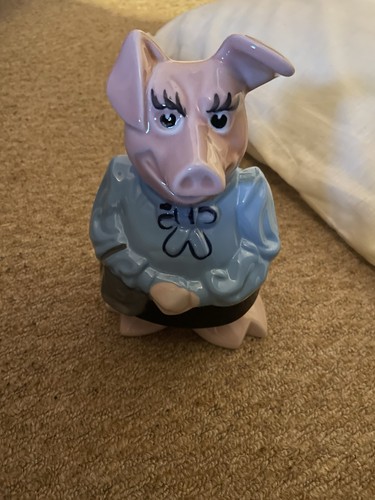 Natwest lady hilary mummy - mummy, pig