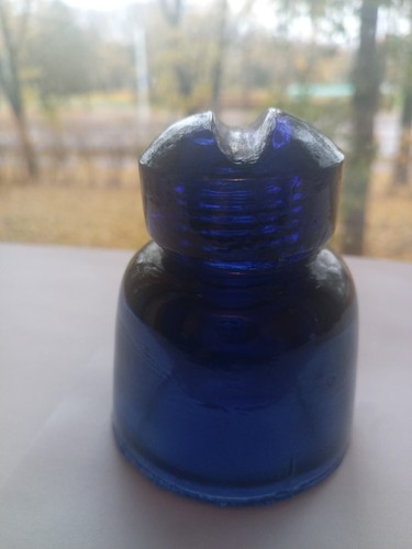 Dark blue crooked insulator - crooked, 4