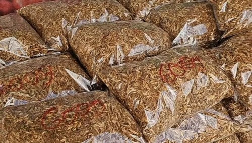 Whole dried tasty - tasty, clean