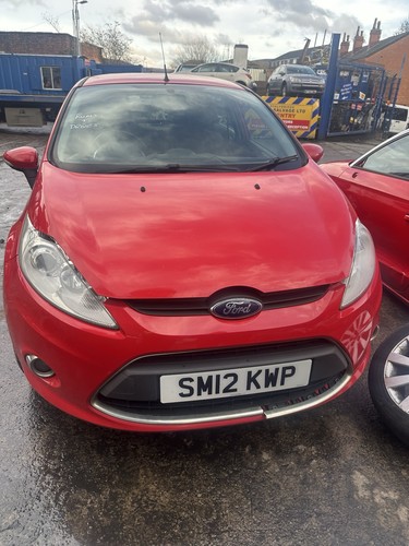 Ford fiesta red breaking - ford,