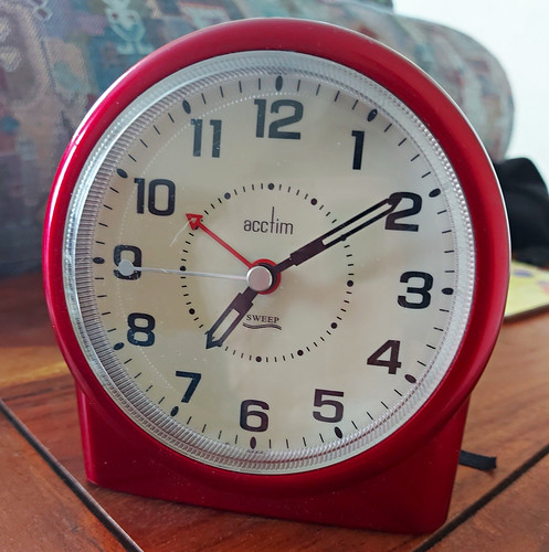 Acctim red round - red, analogue