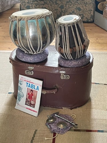 Tabla set with - , case,