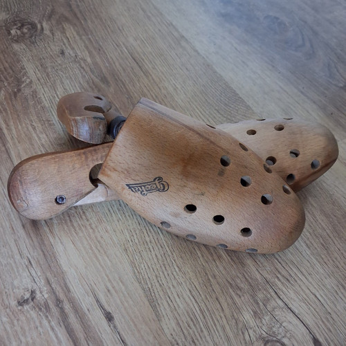 Geha wooden shoe stretchers - wooden,
