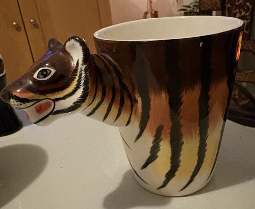 Hand painted tiger mug - hand, 3d