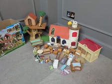Sylvanian Families bundle, tree house, starry lighthouse, various furniture 