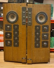 PAIR OF SPEAKERS. I DO LAB2