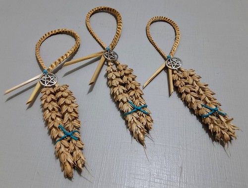Corn dolly favours occult - dolly, favours.