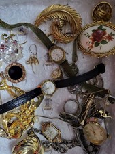 Vintage Costume Jewellery & Watches Job Lot – Mixed Brooches, Rings, Etc