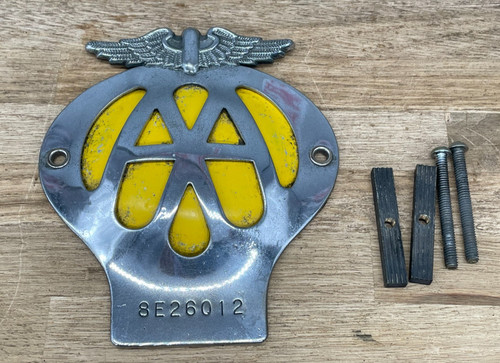 Vintage car badge 8e26012 - aa,