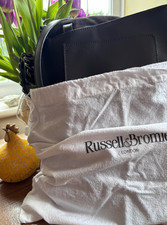 Women's handbag leather