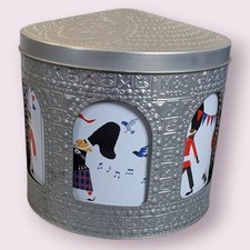 M&S 2022 Queen's Platinum