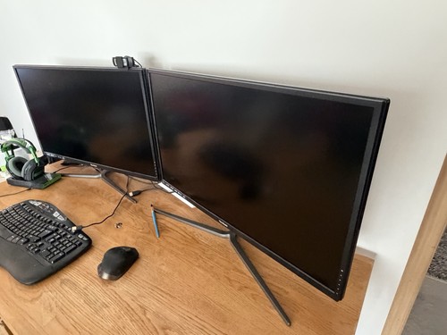 Viewsonic pair of - 32”,