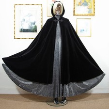 Vintage 1970s Black Velvet Hooded Cape – Dramatic Gothic Eveningwear One Size