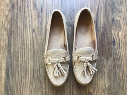 Flat beige shoes size 5 - flat,