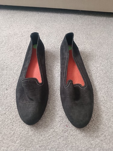 Ladies suede leather flats