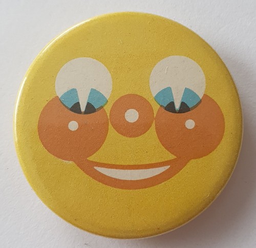 Button badge smiley - button, face