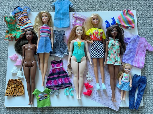 Barbie doll bundle - barbie,