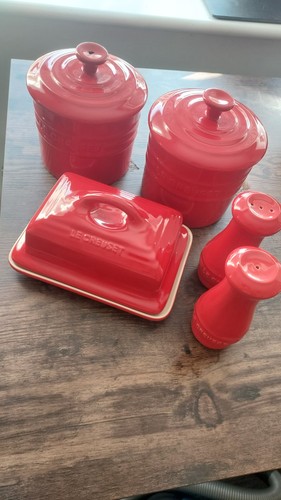 Creuset tea coffee pots - le,