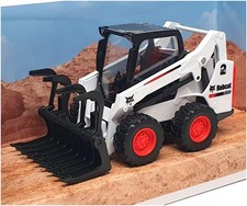 Burago 10cm Long 18-31802 - Bobcat S590 Skid Steer Loader & Grapple Motorized