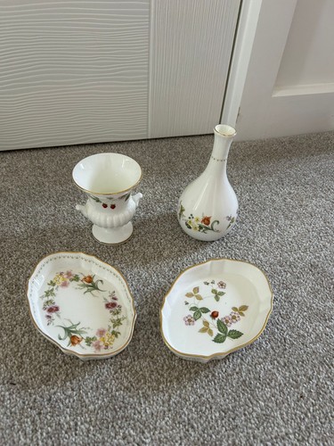 Wedgwood bone china piece - 4,