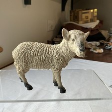 Large Plastic SHEEP from 1992 in Excellent Condition no idea to brand 3.5” high